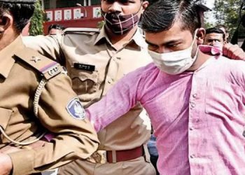 ജീവപര്യന്തം ശിക്ഷ വിധിച്ച ജഡ്ജിക്ക് നേരെ ചെരുപ്പെറിഞ്ഞ് ബലാത്സംഗക്കേസ് പ്രതി