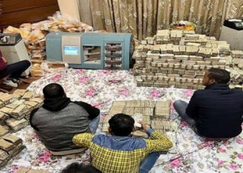 പാന് മസാല വ്യാപാരിയുടെ വീട്ടില് ആദായ നികുതി പരിശോധന : കെട്ടുകണക്കിന് പണം ; 150 കോടി പിടിച്ചെടുത്തു