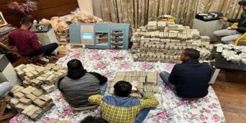 പാന്‍ മസാല വ്യാപാരിയുടെ വീട്ടില്‍ ആദായ നികുതി പരിശോധന : കെട്ടുകണക്കിന് പണം ; 150 കോടി പിടിച്ചെടുത്തു