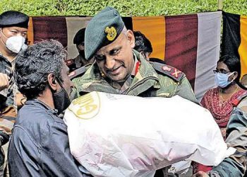 ‘ വരുൺ സിങ് ജീവിച്ചിരിക്കാൻ കാരണം നിങ്ങൾ ’ ; നഞ്ചപ്പസത്രത്തെ ദത്തെടുത്ത് സേന