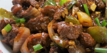 ബീഫ് കഴിച്ച 24 ആദിവാസി യുവാക്കൾക്ക് ഊരുവിലക്ക് , ഭാര്യയും മക്കളുമായി ബന്ധം പുലര്‍ത്താന്‍ പാടില്ല – പോലീസ് അന്വേഷണം തുടങ്ങി