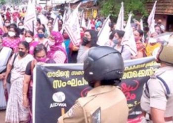 കോഴിക്കോട് വെള്ളയിൽ ആർഎസ്എസ് വിട്ട കുടുംബത്തിന് ഊരുവിലക്ക് ; പൊതുവഴി തടഞ്ഞ് ഗുണ്ടായിസം