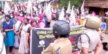 കോഴിക്കോട്‌ വെള്ളയിൽ ആർഎസ്‌എസ്‌ വിട്ട കുടുംബത്തിന്‌ ഊരുവിലക്ക്‌  ;  പൊതുവഴി തടഞ്ഞ്‌ ഗുണ്ടായിസം