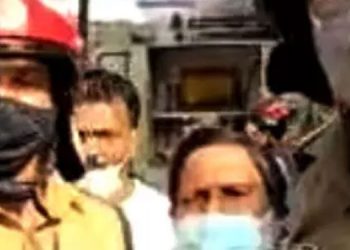 വടകരയിലെ തീപിടിത്തം : സ്ഥലത്തെത്തിയ ഇ.കെ വിജയൻ എം.എൽ.എ കുഴഞ്ഞുവീണു