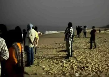 മാരാരിക്കുളം ബീച്ചിൽ കവര് പ്രതിഭാസം ;  അത്ഭുത കാഴ്ച കാണാൻ സഞ്ചാരി പ്രവാഹം