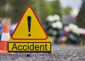 കൊല്ലത്ത് കാറും മിനി ലോറിയും കൂട്ടിയിടിച്ച് അപകടം ; ദമ്പതികൾ മരിച്ചു