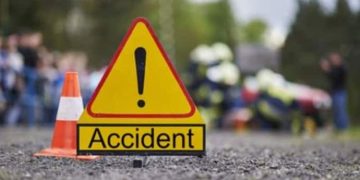 കൊല്ലത്ത് കാറും മിനി ലോറിയും കൂട്ടിയിടിച്ച് അപകടം  ; ദമ്പതികൾ മരിച്ചു