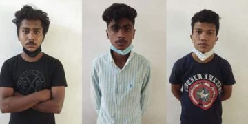 കോഴിക്കോട്ട് ബൈക്കിലെത്തി യാത്രക്കാരന്റെ മൊബൈല്‍ തട്ടിപ്പറിച്ച കേസ് :  പ്രതികള്‍ പിടിയിൽ