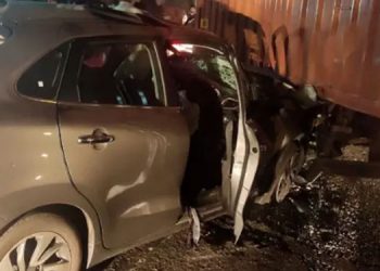 ടിപ്പർ ലോറിയിൽ കാറിടിച്ച് മൂന്നു പേർക്ക് പരിക്കേറ്റു