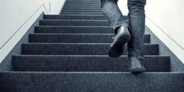 മൂന്നാം നിലയിൽ നിന്ന് ചാടിയ ബംഗ്ലാദേശ് സ്വദേശി ഗുരുതരാവസ്ഥയിൽ