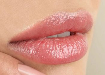 ചുണ്ട് വരണ്ട് പൊട്ടുന്നത് തടയാം ;  ഇവ ഉപയോഗിക്കൂ