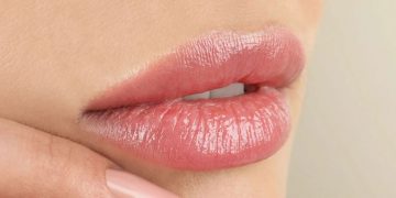 ചുണ്ട് വരണ്ട് പൊട്ടുന്നത് തടയാം ;  ഇവ ഉപയോഗിക്കൂ