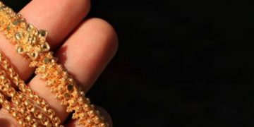 മുളകുപൊടിയെറിഞ്ഞ് കള്ളൻ കവർന്നത് മുക്കുപണ്ടം