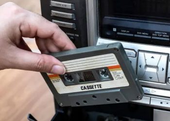 ഭക്തിഗാനത്തിന് പകരം സിനിമാഗാനം ഇടാൻ സമ്മതിച്ചില്ല  ;  അച്ഛനെയും മകനെയും കുത്തിക്കൊല്ലാൻ ശ്രമിച്ച യുവാവ് പിടിയിൽ