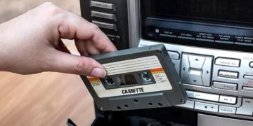 ഭക്തിഗാനത്തിന് പകരം സിനിമാഗാനം ഇടാൻ സമ്മതിച്ചില്ല  ;  അച്ഛനെയും മകനെയും കുത്തിക്കൊല്ലാൻ ശ്രമിച്ച യുവാവ് പിടിയിൽ