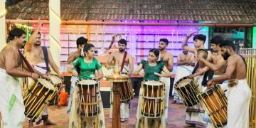 മേള വിസ്മയം തീർത്ത്  പെൺകുട്ടികളുടെ ഇരട്ട തായമ്പക