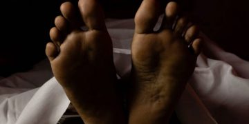 വയനാട്ടിൽ വയോധികനെ കൊന്ന് ചാക്കിൽകെട്ടി ഉപേക്ഷിച്ചു  ;   രണ്ട് പെൺകുട്ടികൾ കീഴടങ്ങി