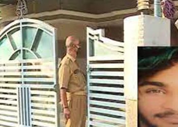 മുറിയുടെ വാതില്‍ ചവിട്ടിത്തുറന്നു  ;  കുത്തിയത് അനീഷാണെന്ന് തിരിച്ചറിഞ്ഞ് –  പ്രതിയുടെ മൊഴി തള്ളി പോലീസ്