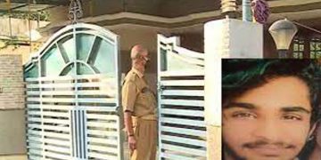 മുറിയുടെ വാതില്‍ ചവിട്ടിത്തുറന്നു  ;  കുത്തിയത് അനീഷാണെന്ന് തിരിച്ചറിഞ്ഞ് –  പ്രതിയുടെ മൊഴി തള്ളി പോലീസ്