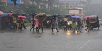 തമിഴ്‌നാട്ടില്‍ കനത്ത മഴ : നാല് ജില്ലകളില്‍ അവധി ; മൂന്ന് മരണം