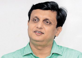 കരിമ്പട്ടികയിൽ ഉൾപ്പെടുത്താൻ മന്ത്രി നിർദേശിച്ച കരാറുകാരന് അതേ പ്രവൃത്തി നൽകിയതായി പരാതി