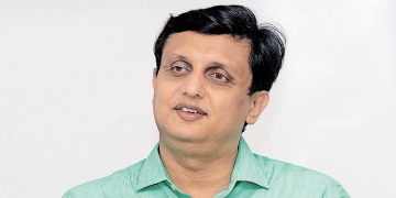 കരിമ്പട്ടികയിൽ ഉൾപ്പെടുത്താൻ മന്ത്രി നിർദേശിച്ച കരാറുകാരന് അതേ പ്രവൃത്തി നൽകിയതായി പരാതി