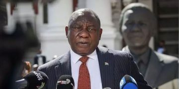 സൗത്ത് ആഫ്രിക്കൻ പ്രസിഡന്‍റ് സിറിൽ റമാഫോസക്ക് കോവിവിഡ്