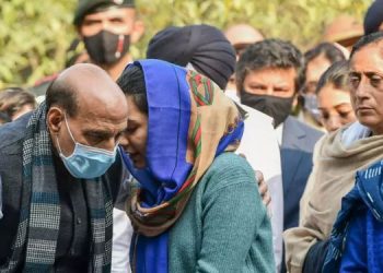 ഹെലികോപ്ടർ അപകടത്തിൽ മരിച്ച സൈനികന്‍റെ മകളെ അധിക്ഷേപിച്ച് ഹിന്ദുത്വ തീവ്രവാദികൾ