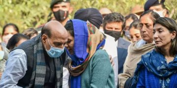 ഹെലികോപ്ടർ അപകടത്തിൽ മരിച്ച സൈനികന്‍റെ മകളെ അധിക്ഷേപിച്ച് ഹിന്ദുത്വ തീവ്രവാദികൾ