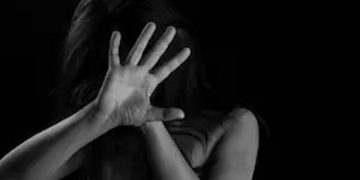 17 കാരിയായ വീട്ടുവേലക്കാരിയുടെ നഗ്ന വിഡിയോ ബലംപ്രയോഗിച്ച് പകർത്തി ; ജോലി സമയത്തിന് തീർക്കാത്തതിന് ക്രൂര പീഡനം