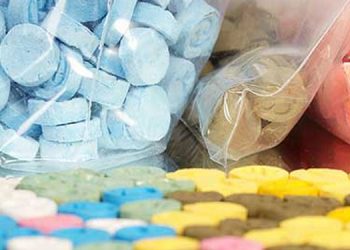 വൻ ലഹരിമരുന്ന് വേട്ട ;  ആലുവയിൽ രണ്ട് കിലോയിലധികം എംഡിഎംഎയുമായി യുവാക്കൾ പിടിയിൽ