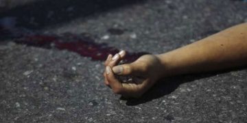 പാലത്തിന്റെ കൈവരിയിലിടിച്ച് മറിഞ്ഞ ബൈക്കിൽ നിന്നും തെറിച്ച് തോട്ടിൽ വീണു  ; യുവാവിന് ദാരുണാന്ത്യം