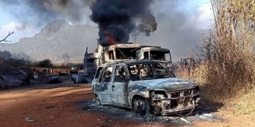 മ്യാന്മറിൽ സൈന്യം 30 പേരെ കൊന്ന് മൃതദേഹം കത്തിച്ചു