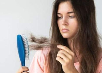 മുടി അമിതമായി കൊഴിയുന്നുണ്ടോ ?  കാരണങ്ങൾ ഇതാകാം