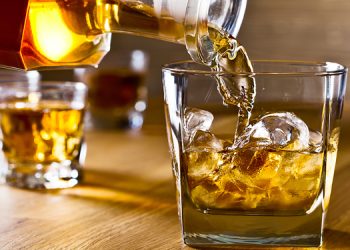 മദ്യപിക്കാനുള്ള പ്രായപരിധി കുറച്ചു ; പ്രായം 25ല്‍ നിന്നും 21 ആയി കുറച്ച് ഹരിയാന സര്‍ക്കാര്‍