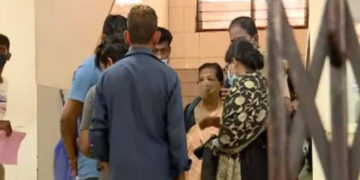 കണ്ണൂർ കക്കാട് ഭർത്താവ് ഭാര്യയെയും മകളെയും വെട്ടിപരിക്കേൽപ്പിച്ചു