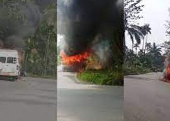 ഓടികൊണ്ടിരുന്ന ടെമ്പോ ട്രാവലറിന് ചുരത്തില്‍വെച്ച് തീപിടിച്ചു ; വാഹനം കത്തിനശിച്ചു