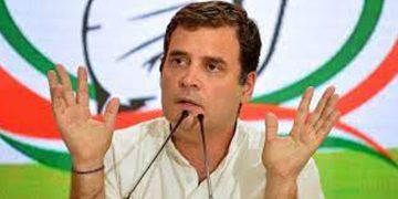 ‘ സാന്റാക്ലോസ് പറന്നുവരുന്നത് നന്നായി ‘  ;   പെട്രോൾ അടിക്കണ്ടല്ലോയെന്ന്  രാഹുൽ ഗാന്ധി