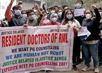 നീറ്റ് പിജി കൗണ്‍സിലിങ്  ;  പ്രതിഷേധിക്കുന്ന ഡോക്ടര്‍മാരെ ചര്‍ച്ചയ്ക്ക് വിളിച്ച് ആരോഗ്യമന്ത്രി