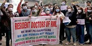 നീറ്റ് പിജി കൗണ്‍സിലിങ്  ;  പ്രതിഷേധിക്കുന്ന ഡോക്ടര്‍മാരെ ചര്‍ച്ചയ്ക്ക് വിളിച്ച് ആരോഗ്യമന്ത്രി