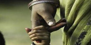 ഭാര്യയും കുട്ടിയും ഓടിപ്പോയി ;  കണ്ടെത്തുന്നവർക്ക് 5000 രൂപ പാരിതോഷികവുമായി ഭർത്താവ്