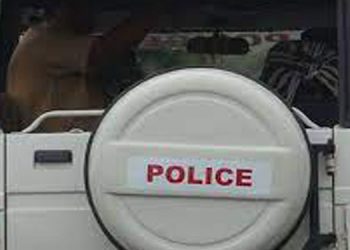 പെണ്സുഹൃത്തിനെ കളിയാക്കിയവരോട് പകരം ചോദിക്കാനെത്തി ; കത്തിയുമായി കവലയില് ഗുണ്ടാവിളയാട്ടം