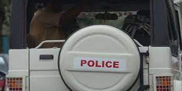 പെണ്‍സുഹൃത്തിനെ കളിയാക്കിയവരോട് പകരം ചോദിക്കാനെത്തി ;  കത്തിയുമായി കവലയില്‍ ഗുണ്ടാവിളയാട്ടം