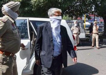 ഓണ്‍ലൈന്‍ വിചാരണയില്‍ പങ്കെടുത്തത് കിടക്കയില്‍ കിടന്നുകൊണ്ട്  ;  മുന്‍ ഡിജിപിക്ക് കോടതിയുടെ താക്കീത്