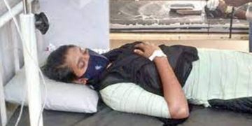 കൊല്ലാൻ ശ്രമിച്ചു ,  പരാതിയില്‍ നടപടിയില്ല ; പോലീസ് സ്റ്റേഷനു മുന്നില്‍ യുവതിയുടെ ആത്മഹത്യാശ്രമം