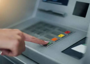 തോന്നും പോലെ വലിക്കല്ലേ ,  കൈ പൊള്ളും !  എടിഎം വഴിയുള്ള പണം പിൻവലിക്കൽ നിരക്ക് കൂടുന്നു