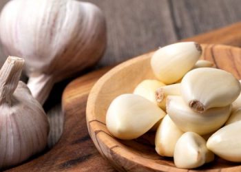 രുചി കൂട്ടാൻ മാത്രമല്ല , ആരോഗ്യഗുണങ്ങളിലും മുന്നിലാണ് വെളുത്തുള്ളി