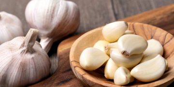 രുചി കൂട്ടാൻ മാത്രമല്ല ,  ആരോഗ്യഗുണങ്ങളിലും മുന്നിലാണ് വെളുത്തുള്ളി