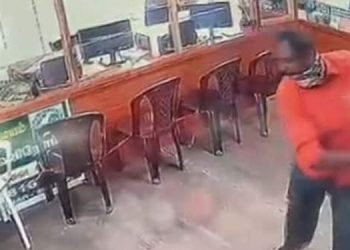 കൂറുമാറിയ കോണ്ഗ്രസ് അംഗത്തിന്റെ സ്ഥാപനത്തിനെതിരെ ആക്രമണം ; കമ്പ്യൂട്ടറുകളും ഉപകരണങ്ങളും തകര്ത്തു