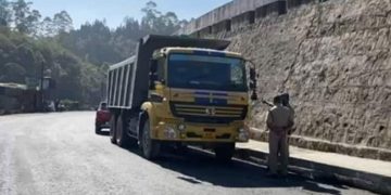 നിര്‍ത്തിയിട്ട ടോറസ് ലോറിയുടെ ബാറ്ററി മോഷ്ടിച്ചു  ;  ഒരു മാസത്തിനിടയില്‍ പതിനഞ്ചാമത്തെ സംഭവം